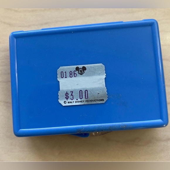 Vintage Gold Epcot Center Keychain in original case - Picture 6 of 6